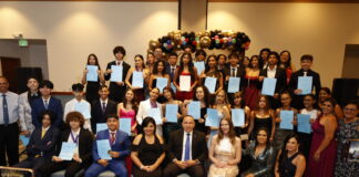 MINISTER ENDY CROES TA FELICITA E GRADUADO NAN DI JULIANA SCHOOL