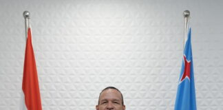 MINISTER ENDY CROES A FIRMA 35 MB PA E DOCENTENAN CU MESTER RICIBI NAN AMBTSJUBILEUM AUGUSTUS PROXIMO