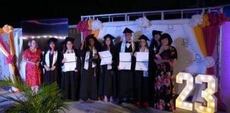 PROME MINISTER TA FELICITA TUR 8 STUDIANTE DI EDUCAMPUS CU A GRADUA“Masha pabien na cada un di boso. Corda semper pa sigui siña, sigui innova, y sigui inspira”