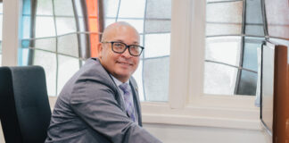 Presidente di Parlamento Edgard Vrolijk: Deporte na Aruba hayando su atencion