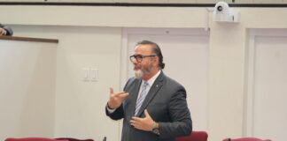 Minister Glenbert Croes encarga cu Integracion a splica Parlamento riba introduccion di un Permiso Multi-Anual