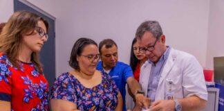 Awo pashent cu DBS por haci e follow up na Aruba mes cu Neurologo