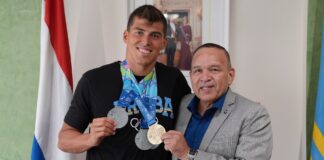 MINISTER ENDY CROES TA FELICITA MIKEL SCHREUDERS PA SU LOGRO NA WEGANAN CENTRO AMERICANO Y DI CARIBE SAN SALVADOR 2023