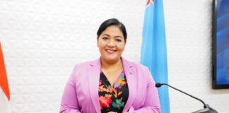 Minister Maduro di Finansa a informa den conferencia di prensa: