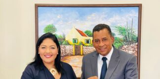 MINISTER MADURO A RICIBI E BUKI ‘E NEGOSHI DI KOFFIE NA ARUBA’ DEN SU VERSION NA INGLES DI SR. BENJAMIN ROMERO