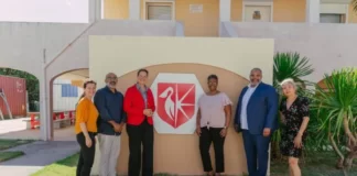 MINISTER ENDY CROES TA FELICITA E CUATER INSTITUCIONNAN PRINCIPAL DIENSEÑANSA SUPERIOR DEN PARTI CARIBENSE DI REINO HULANDES CU A FIRMA2 MOU BENEFICIOSO