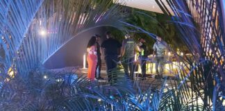 Toyota Tercel a alcansa turista den area di Hot Zone