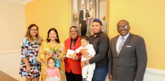 Roberto Loopstok a cumpli 35 aña den servicio di gobierno