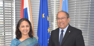 Embahadora di India a bishita Minister Thijsen