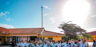 PROME MINISTER TA DESEA TUR CLASE DI EXITO NA CADA ALUMNO, MAYOR Y MAESTRO, PA CU E AÑA ESCOLAR NOBO