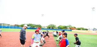 MINISTER ENDY CROES TA FELICITA THRIVE FOUNDATION ARUBA Y HAINLEY STATIA DI CURAÇAO CU E EXITOSO “BASEBALL INFIELD CLINIC”