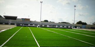 A CUMINSA INSTALA YERBA ARTIFICAL DEN COMPLEHO DEPORTIVO GUILLERMO PROSPERO TRINIDAD