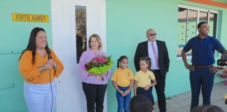 PIUS X SCHOOL TA GRADICI PROME MINISTER Y PARLAMENTARIONAN PA NAN BISHITA