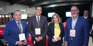 PROME MINISTER HUNTO CU COLEGANAN MINISTER A ATENDE CUMBRE DI SAN NICOLAS BUSINESS ASSOCIATION