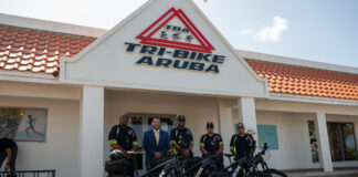 EKIPO DI TOURISM ORIENTED POLICE A RICIBI CUATER BAIS NOBO PA ELEVA SIGURIDAD DEN CENTRO DI CIUDAD DI ORANJESTAD