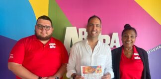 Minister Odubercontento cu miles di turista ta bishitando San Nicolas Visitor Information Center