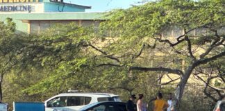 Homber a yega na su auto haya tur cuatro tire bora otro band’i airport