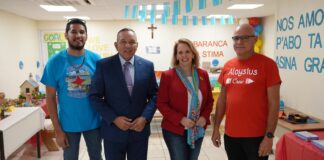 PROME MINISTER TA GRADICI TUR MAESTRO PA NAN DEDICACION NA ENSEÑANSA, Y TA DESEA NAN HOPI EXITO PA AÑA ESCOLAR 2023-2024