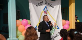 MINISTER ENDY CROES A BISHITA SCOL BASICO XANDER BOGAERTS EN CONEXION CU AÑA ESCOLAR NOBO