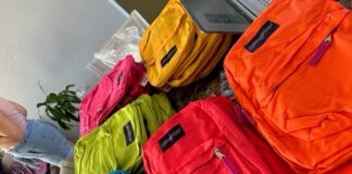 Aruba One Happy Island Lions Club cu donacion di 87 tas pa school