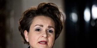 Hulanda no por splica dicon mester un rijkswet; semper nan tin grip