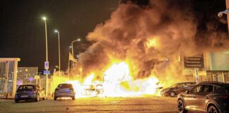 Vandalismo na Den Haag causa pa refugiadonan “pro y contra” Dictador di Eritrea na Africa