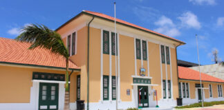 Dos homber condena pa tin relacion sexual cu mucha muher menor di edad