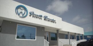 DENTAL SOLUTIONS ARUBA Ta gradici tur Pacient di Azv y ta sigui duna tur servicio dental particular