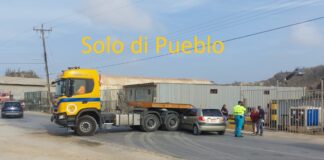 Auto a drenta bao di trailer na Santa Marta
