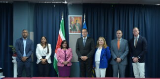 Minister Geoffrey Wever a inicia mision comercial na Surinam