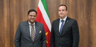 Minister Geoffrey Wever a reuni cu Presidente di Surinam Sr. Santokhi