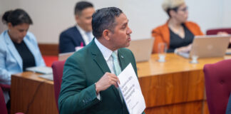 Minister Ursell Arends: Mocion di AVP ta demostra cu AVP no a siña su les y ta sigi cu su forma descabeya di anda cu fondonan publico