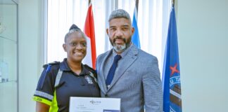 Pa hisa e calidad den e cuerpo: 25 polis a haya diploma riba diferente estudio policial