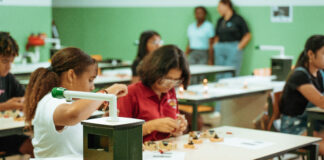 Entre 8 cu 12 di Juli mayornan por haci peticion pa cambio di scol