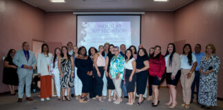 Den cuadro cu PEL: Minister Endy Croes ta felicita 44 empleado cu a ricibi nan certificado di Beroepspraktijkvorming