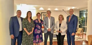 Prome Minister a reuni cu Holland House na Panama: Pa logra e meta di diversificacion di e economia di Aruba mester crea mas oportunidad comercial cu otro paisnan