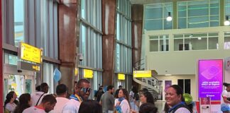 Minister Endy Croes ta felicita a ekipo Turtle & 21 Athletics Aruba cu a pone Aruba su nomber briya na Corsou