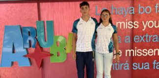 Minister Endy Croes ta desea Rebecca y Christiaan Jansen hopi exito na Republica Dominicana y Barbabos