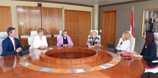 Prome Minister Evelyn Wever-Croes: Kapittel voor de Civiele Orden a duna elogio na Comision Condecoracion Aruba