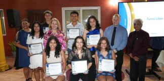 Prome Minister Evelyn Wever-Croes: Kiwanis Club of Aruba a entrega e “Clint Whitfield Outstanding Student Award 2024”