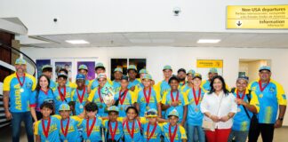 Minister Maduro a yama e seleccion di Little League Aruba y Campeon di Caribe bonbini na airport