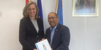 Embahadora di Hulanda na Nacionnan Uni a bishita Minister Thijsen