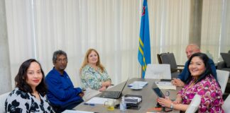 Minister Maduro a reuni cu professor Roger Husein di University of West Indies