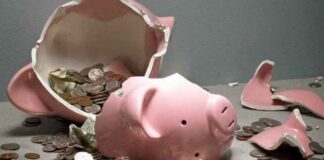 Yamada na personanan cu un AOV den exterior