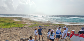Rotary Club Aruba a participa den Beach Clean Up