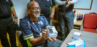 Gran parti ela dedica na Unidad di Trafico: Despues di 36 aña raymundo “meester” loefstop ta baha cu pensioen