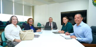 Minister Endy croes a elabora riba e reunion cu schoolbestuur di Colegio Arubano