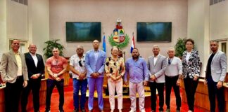 Parlamentario Alvin Molina (MEP): When manure hits the fan… Parlamento ta wordo tira bou di taxi (bus)