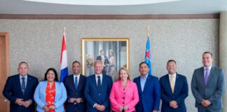 Minister Maduro a reuni y cera conoci cu e Secretario di Estado di Relacionnan di Reino nobo, señor Zsolt Szabó