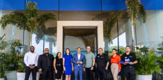 Minister di Turismo ta bishita Radisson Blu Aruba Hotel